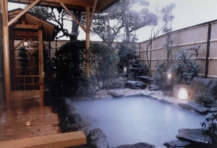 信州戸倉上山田温泉 ホテル亀屋本店 平日スタンダード客室 ペア宿泊券(1泊2日2食付)
