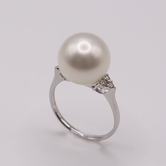 
            1942 Pt900 南洋白蝶真珠　11.0㎜up　ダイヤモンド0.10ctリング
          