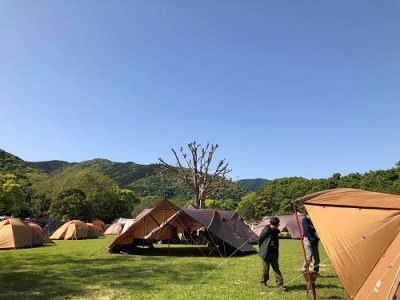 スノーピーク土佐清水キャンプフィールド宿泊券（1泊 1組2名～5名まで）～フリーサイト手ぶらCAMPプラン～【R00744】
