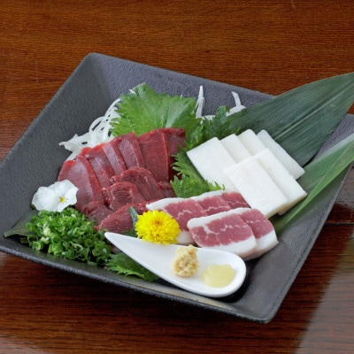 【馬刺し】熊本直送三種盛　ブロック肉　赤身100g・コーネ50g・フタエゴ50gセット(南阿蘇村)【配送不可地域：離島】【1554539】