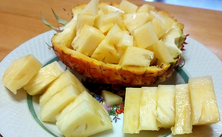 2025年先行予約【屋我地島　農家協同直売所】　産地直送　屋我地島のパインアップル1.2kg以上（2玉） 沖縄 おきなわ 国産 県産 フルーツ 厳選 こだわり 果物 くだもの パイン お取り寄せ トロ