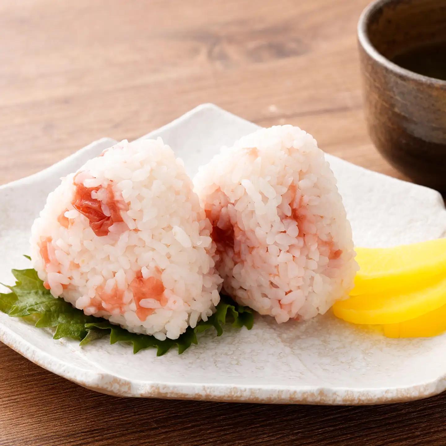 【全3回定期便】梅干し 七折小梅の梅干 900g プラケース・化粧箱付き / 梅 うめ 梅干し 梅干 うめぼし 小梅 しそ梅 紫蘇 梅 ウメ しそ しそ梅干し  赤しそ おにぎり 産地直送 お取り寄せ