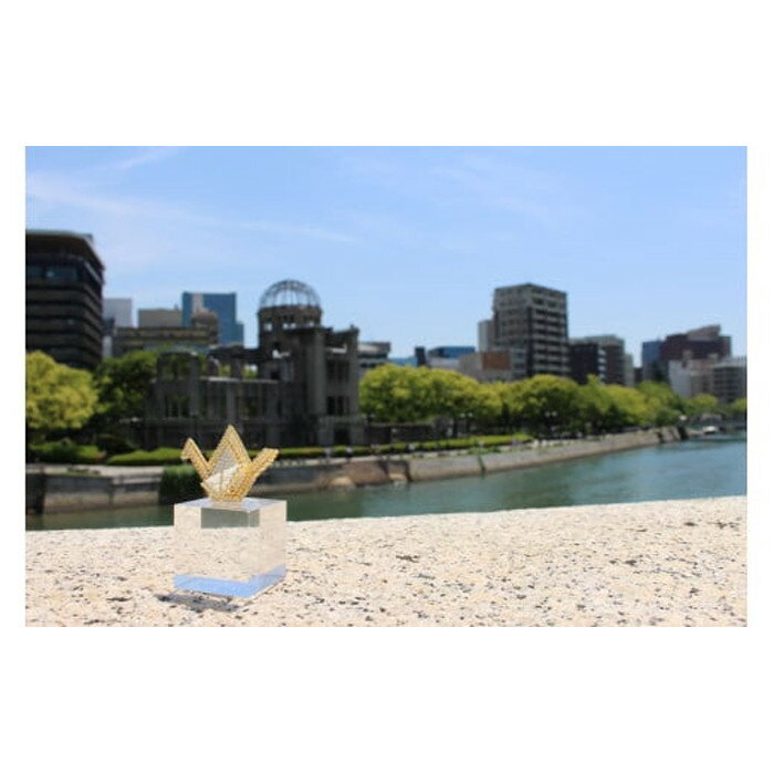 【ふるさと納税】折り鶴ブローチゴールド×ホワイト