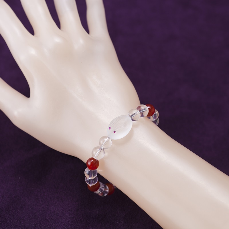 山梨県甲府市にて製作【伝統工芸士手作り】水晶のうさぎブレスレット／目にはルビー