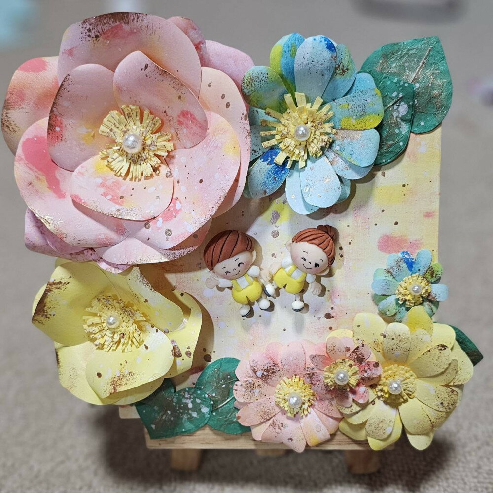 【ふるさと納税】「笑顔の花が咲く場所」世界に一つの似顔粘土の制作、画用紙をローラーで着色した世界に一つのお花で作品を作ります。 | 絵 画 ホビー 人気 おすすめ 送料無料