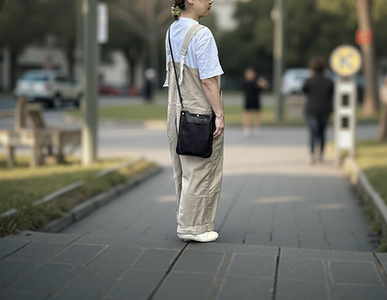 【 八幡レザー 】 サコッシュ クロ 【DP10W】 カバン 鞄 かばん サコッシュ 牛革 レザー 軽量