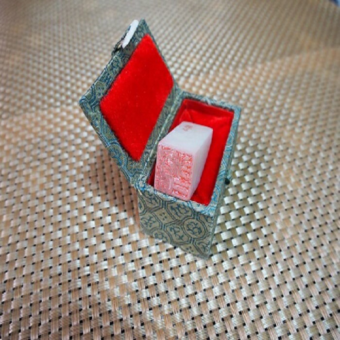 【ふるさと納税】雅印（青田石）8分（23〜25mm）箱入り　4文字まで - 天然素材 お好きな文字 落款印 雅号 ケース付 選べる 朱文 白文 熊本県 甲佐町【価格改定X】