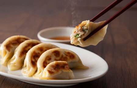 【 盛谷製麺 直営店 】 麺乃雫 オリジナル 手作り 餃子 ( 25g×30個入り ) ／ 盛谷製麺 ぎょうざ ギョウザ 餃子 冷凍 惣菜 おかず お取り寄せ 信州 長野県 諏訪 諏訪市 【35-03