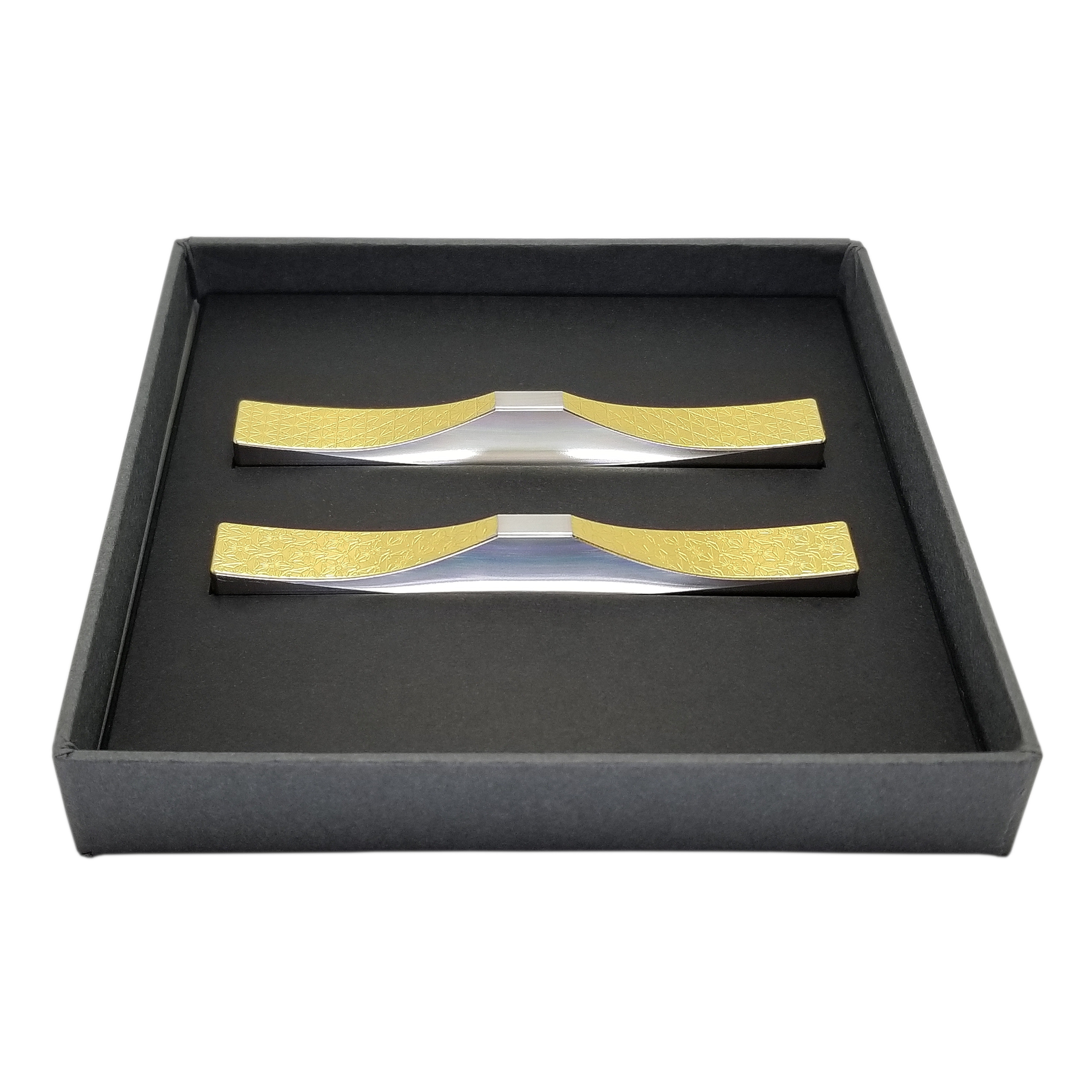 
H153　ＩＴＡＤＡＫＩ カトラリーレスト 箸置き 花文様 ２個セット／ステンレス（金箔）
