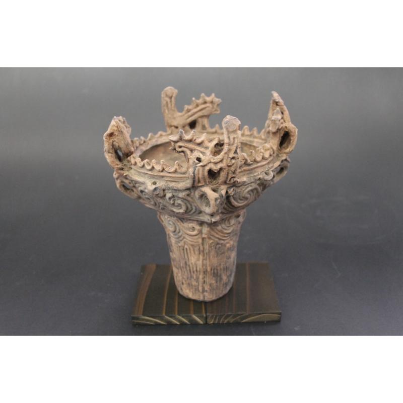 【ふるさと納税】笹山遺跡・火焔型土器レプリカ 19cm （台座1cm・O型小鉄製ろうそく立て・豆和ろうそく24本・マッチ付）（新潟県十日町市出土） 手作り 陶芸品 新潟市