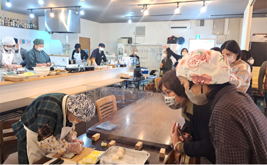 施設見学 パン屋 見学ツアー 体験 ランチ お土産 付き 選べる エリア 亀吉 事業モデル 職場見学 お仕事見学 仕事ツアー パン ぱん pan 惣菜パン 菓子パン 食事パン 美味しい 朝食 パンセッ