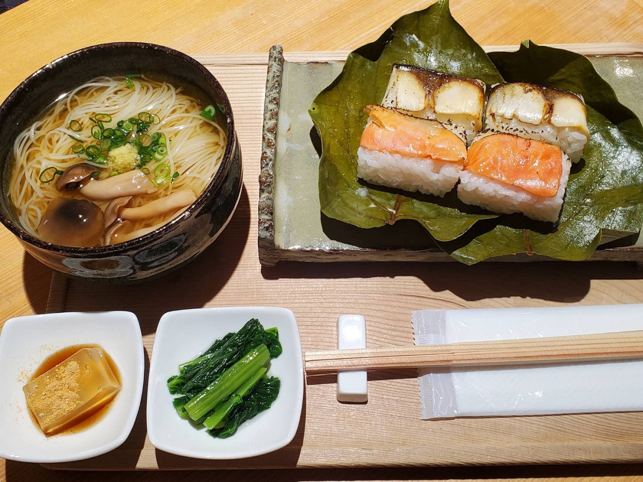
            奈良まほろば館 Cafe ＆ Bar まほら ふるさと納税 柿の葉寿司セット お食事券（１名様ご利用分）
          