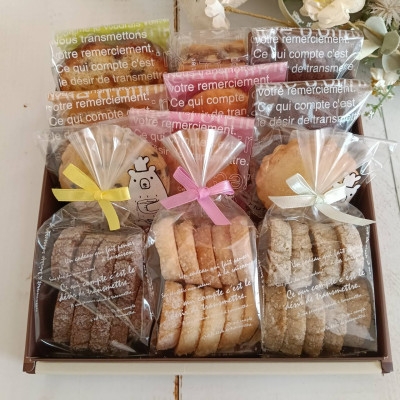 
                  お菓子屋heureux 焼き菓子詰め合わせ 10種 計12個【1636787】
                