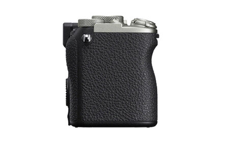【シルバー】ソニー デジタル一眼カメラ α7C II ボディのみ ILCE-7CM2 / カメラ カメラ本体 デジタルカメラ 一眼レフカメラ ミラーレスカメラ