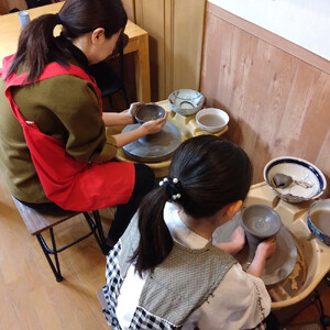 陶芸体験(電動ろくろ）ペアチケット　かき氷・パンケーキも楽しめるアトリエカフェで体験！ ANP0001