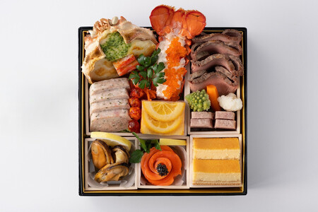 【冷蔵配送・12月31日お届け】迎賓館TOKIWA謹製「和・洋二部構成 三段重おせち」～伝統と創意が織りなす味で彩る、厳選素材のおもてなし（4～5人前）