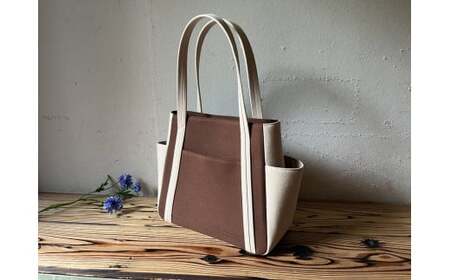 【2026年6月上旬発送開始】【 AKIRA オリジナル】【 マツコの知らない世界 で紹介されました！】 中型レディストートバッグ ダブルポケット ダークブラウン帆布×ライトベージュ 軽量 軽い 日本