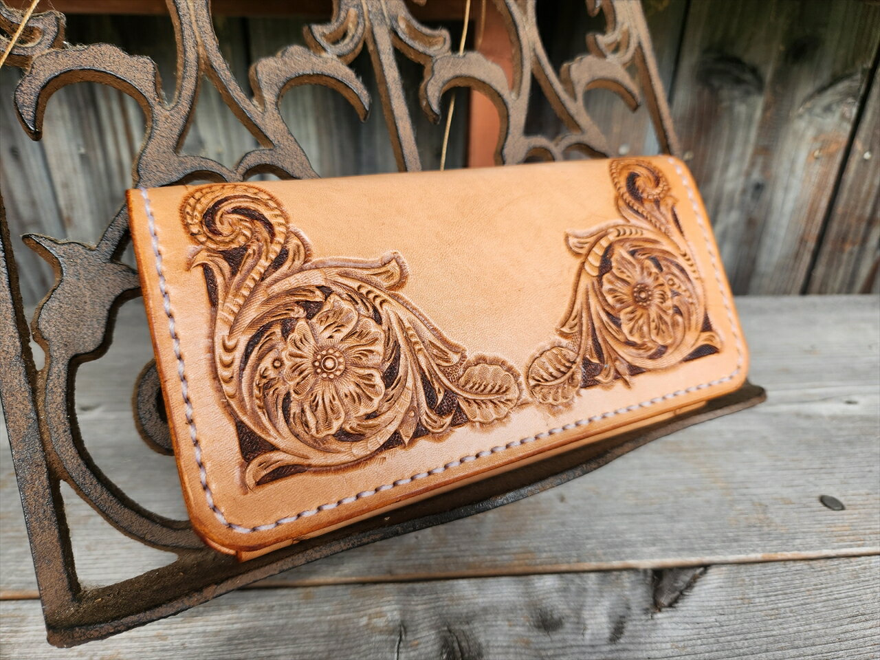 【ふるさと納税】ロングウォレット　Slim(フラワーカービング) 本革 牛革 財布　[K-027008]