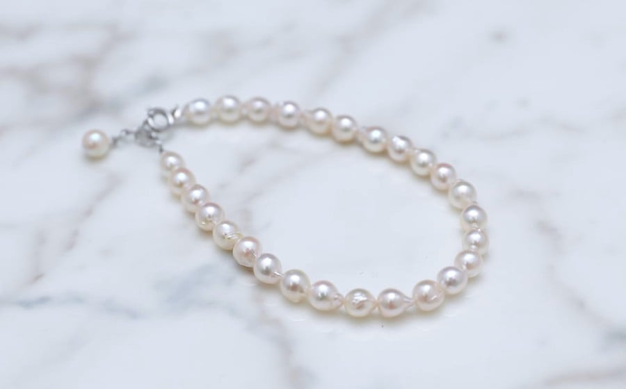 伊勢志摩産のアコヤ真珠ブレスレット