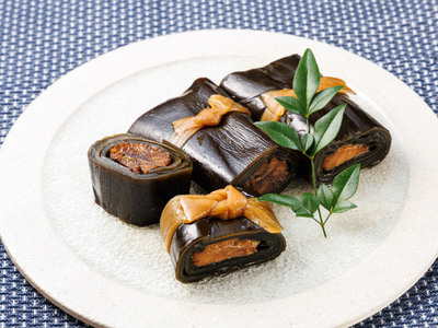 国産(北海道産)昆布で鮭(サケ)と鰊(にしん)を丁寧に巻いた昆布巻きセット(4本)【1386302】