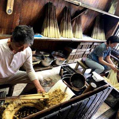 ふるさと納税 岡崎市 朱　イカリ2匁(10本入り)全工程手作り国内産ハゼの実蝋を100%使用〈伝統工芸品　和ろうそく〉 |  | 03