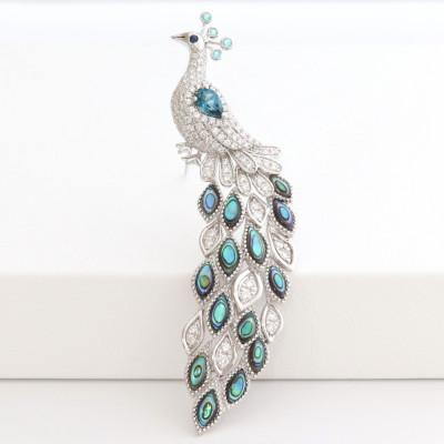 ふるさと納税 山梨市 K18WG孔雀ブローチ【D1.25ct・RB0.54ct・P0.05ct】 |  | 01