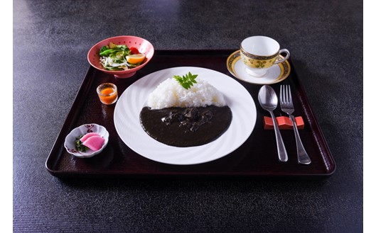 【黒川温泉　御客屋の極み】熊本名物の馬肉を使用！無添加・肥後の黒カレーセット