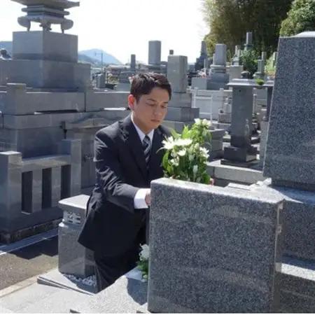 【水巻町のお墓が対象】お墓参り代行サービス(1回)仏花・写真報告書付き【1371326】