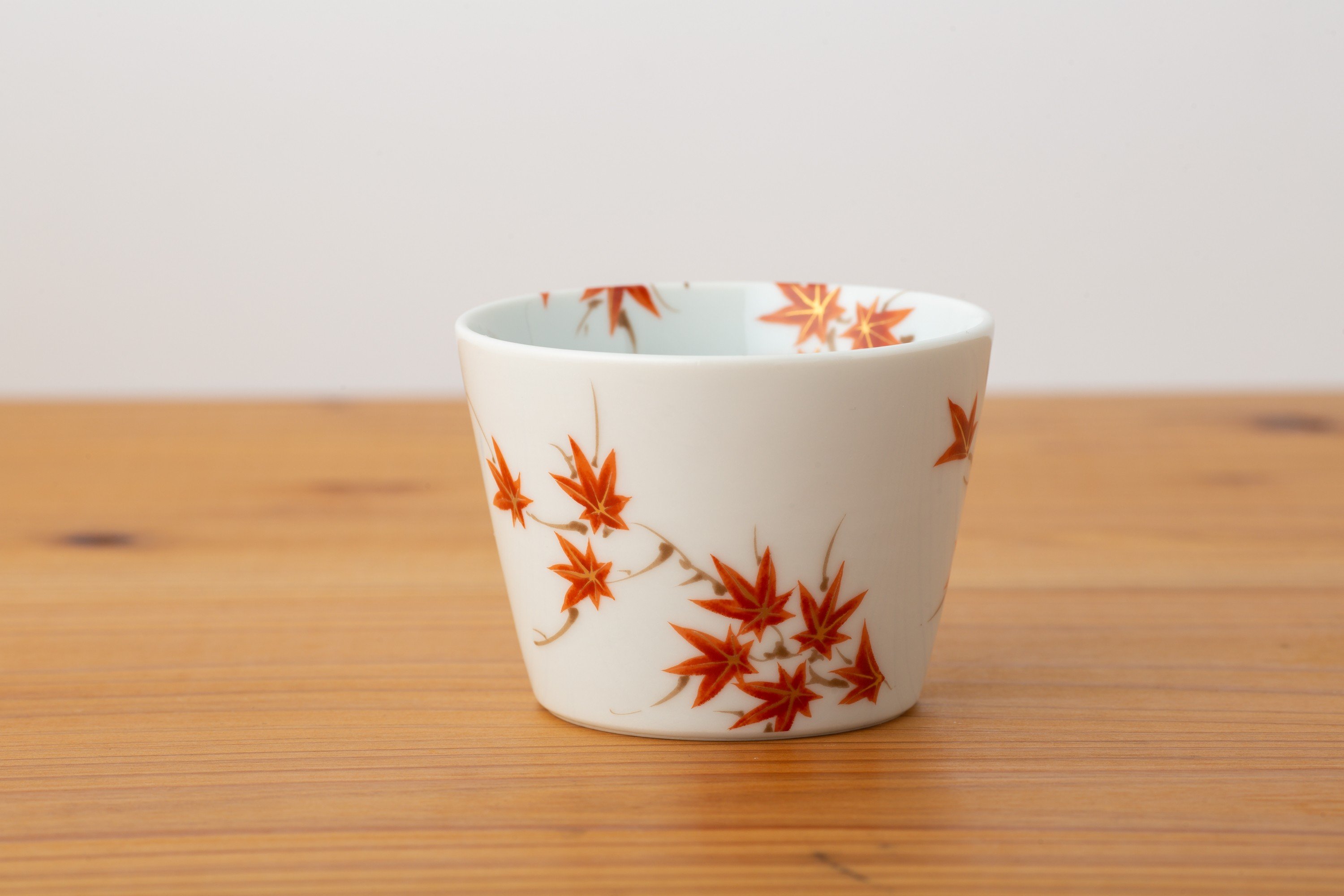 
            有田焼 四季の宴 ミニそば猪口 ぐい吞み (もみじ) 福泉窯 中山陶和堂
          