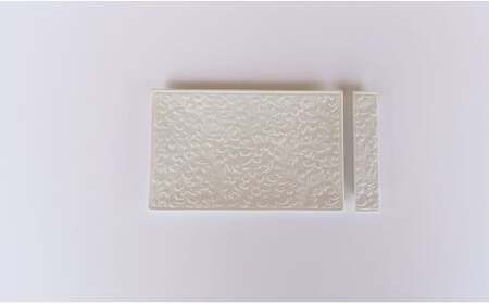 有田焼 白銀彩唐草彫長角銘々皿＋カトラリーレスト【深海三龍堂】 和食器 角皿 菓子皿 小皿 取り皿 プレート スクエア シルバー 箸置き A18-125