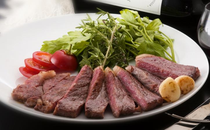 やっぱりステーキは、最強です。日本一のステーキをぜひ、お召し上がりください。