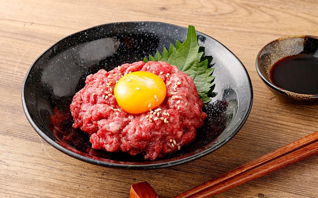 
            【フジチク】 国産馬刺しユッケ 50g×3  計150g 馬肉 お肉 たれ付き
          