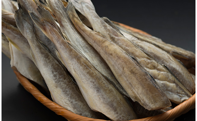 【天日干しで旨味が凝縮】北海道産・生干しこまい（M）1.0kg ふるさと納税 こまい F4F-0346