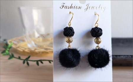 ＊黒＊　水引ピアス/玉結びとフェイクファーのピアス　
