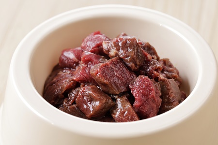 鶴居村 『鶴居ジビエ』鹿肉 無添加ペットフード エゾシカコロコロカット(200g×5パック)(愛犬用 愛犬 ベニソン エゾシカ  エゾシカ肉  シカ肉 エゾ鹿 無添加 人気 プレゼント 贈り物 お歳暮