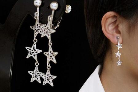 ３連星のシルバーイヤリング ｜ イヤリング 星 シルバー 綺麗め 銀 925 三連星 プレゼント ラッピング オリジナル  星空　宇宙　星座 クリスマス 贈答 アクセサリー 装飾