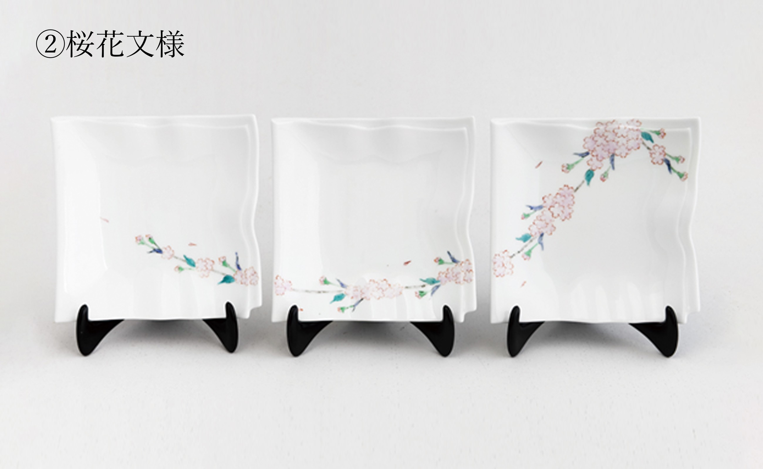 ※皿立ては付属しません。