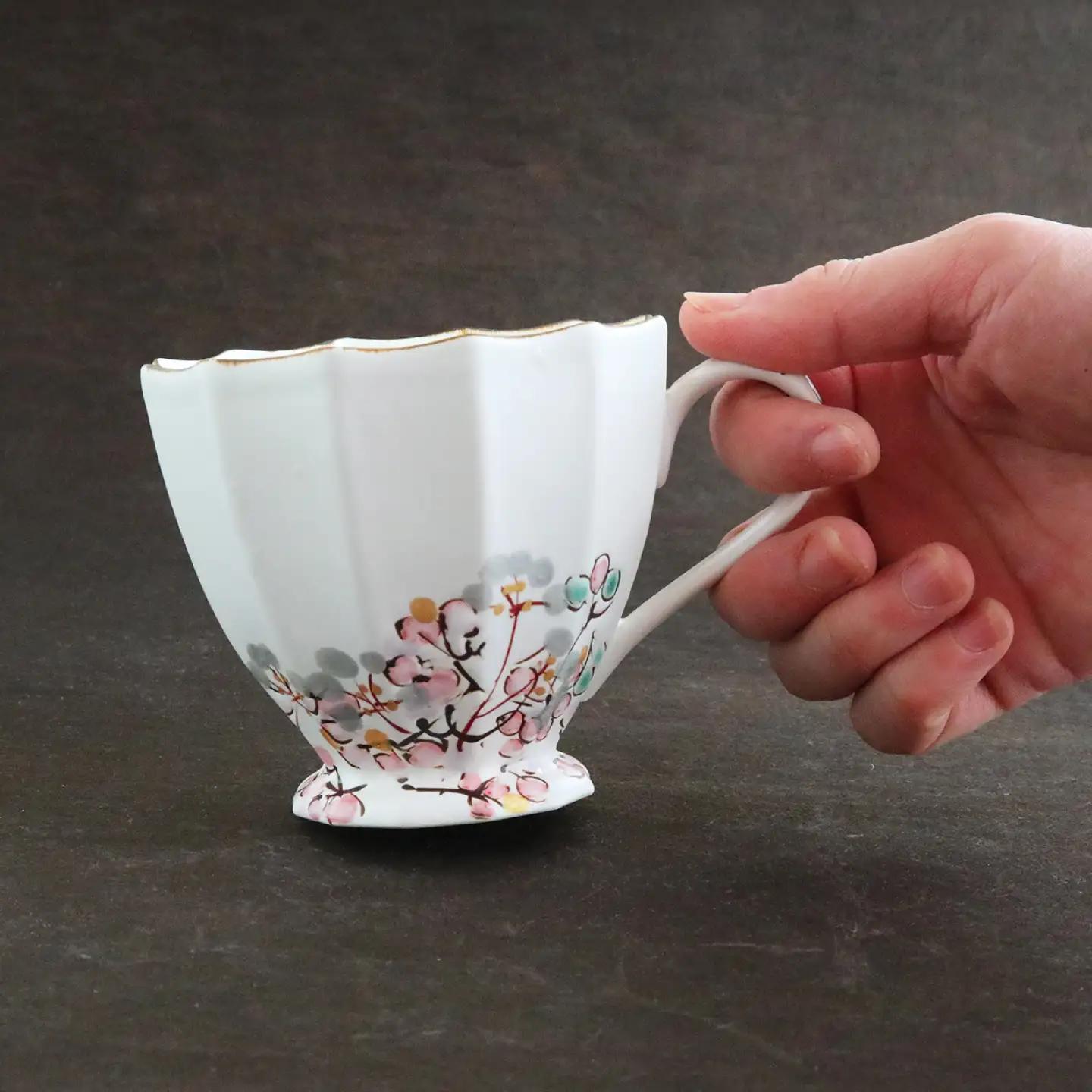 【美濃焼】koyomiお花マグカップ 11月 赤実り山帰来【buzan 武山窯】食器 コーヒーカップ ティーカップ [MBA023]