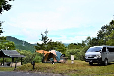 新見千屋温泉いぶきの里 グランピング・オートキャンプ場 利用券 20,000円分 （5,000円×4枚）