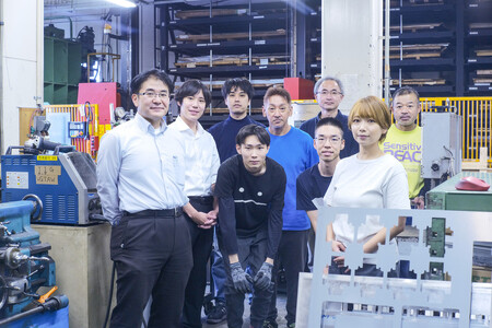 恐竜型ダンボールストッカー　「カタヅケザウルス　トリケラトプス」