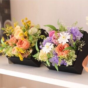 【母の日用】プリザーブドフラワー& BOX ( ホワイト )