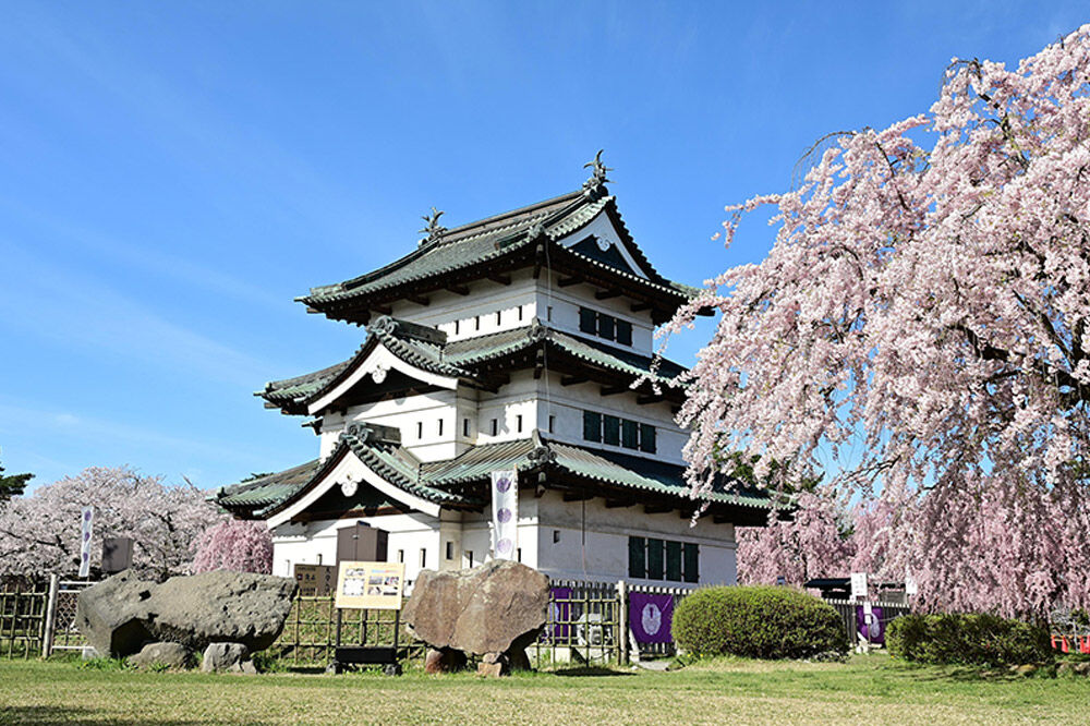 【寄附金額見直しました】【タクシーでらくらく移動】着地型弘前ねぷたまつり見学ツアー 2名様ご招待＜簡易書留＞ [ホテル宿泊券 ねぶた桟敷券 入場券 食事券]