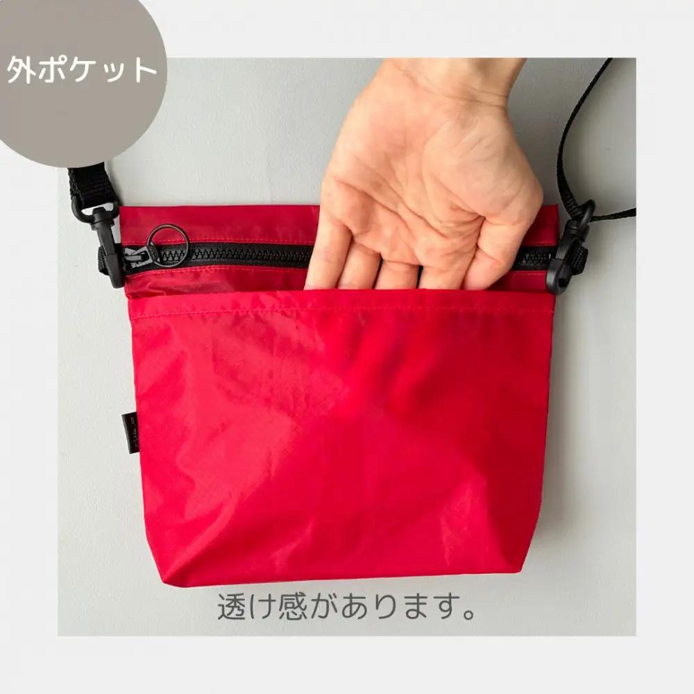 【赤】雨の日にも！ポケット付き軽量ナイロンショルダーバッグ　サコッシュ　撥水ポシェット