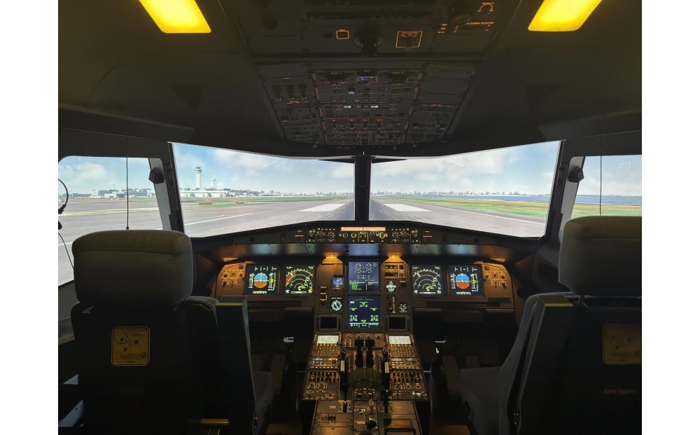 
            A320フライトシミュレーター60分操縦体験
          