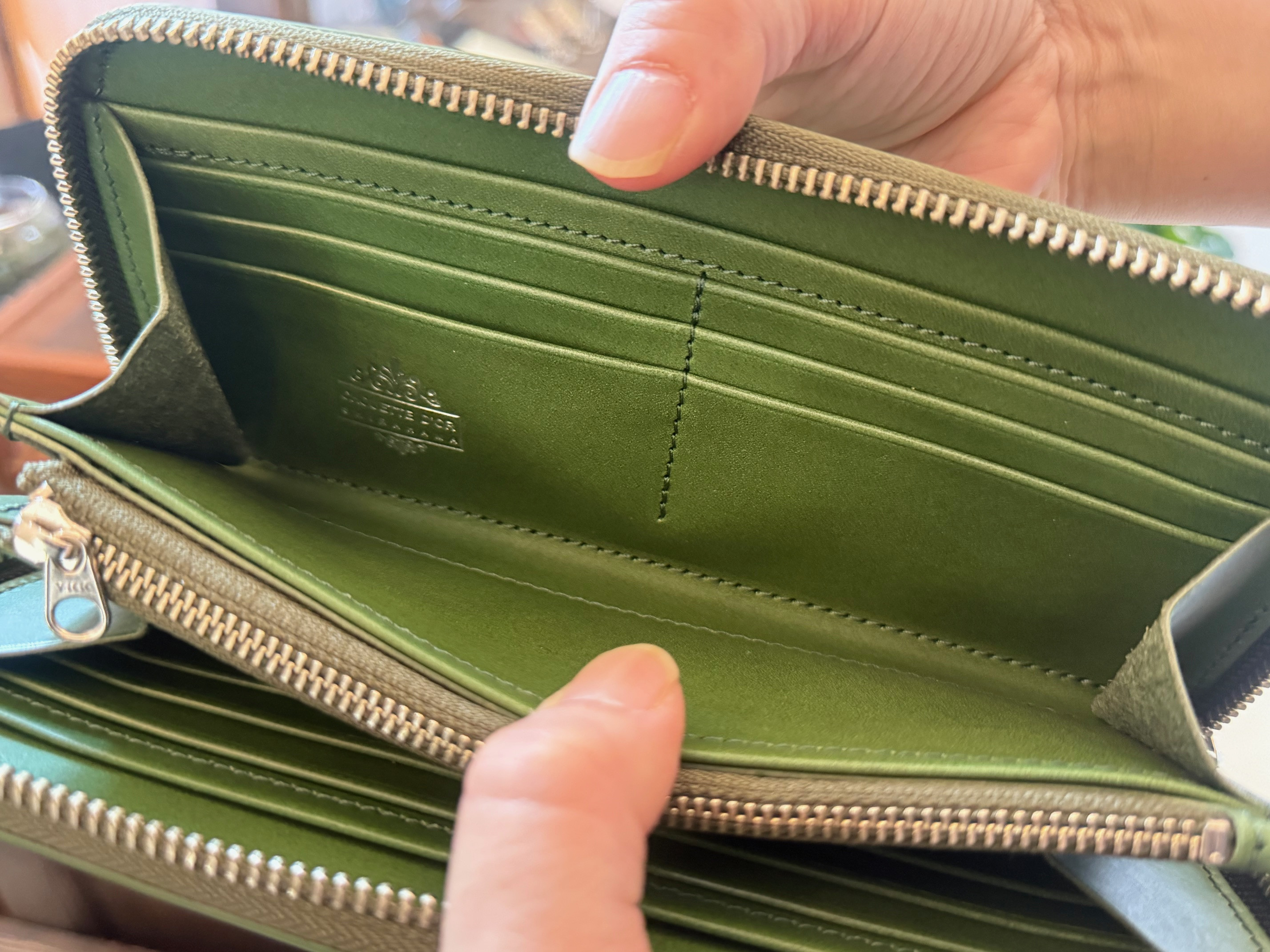 革職人が作った牛革ラウンドファスナー長財布［GRN］