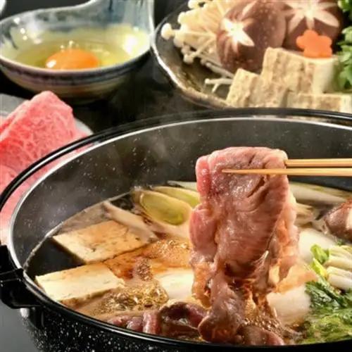 稲葉メルヘン牛(A5)　すき焼き2種計650g(肩ロース350・赤身モモ300)【配送不可地域：離島・北海道・沖縄県・東北・中国・四国・九州】【1291440】