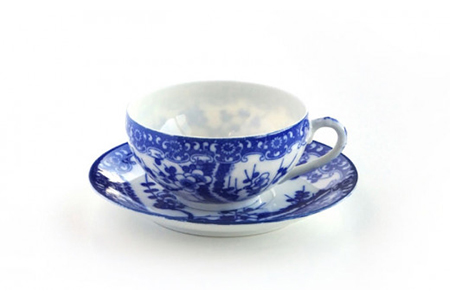 【美濃焼】染付透かし入りカップ＆ソーサー 梅【丸直製陶所】食器 コーヒーカップ ティーカップ マグカップ プレート 受け皿 ティータイム 珈琲 紅茶 日本茶 上品 伝統 職人技 ブルー 青 おしゃれ 