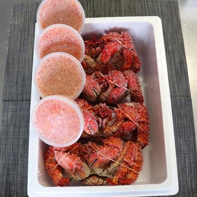 ふるさと納税 根室市 花咲かに300g〜450g前後×4尾・いくら100g×4P C-30023 |  | 01