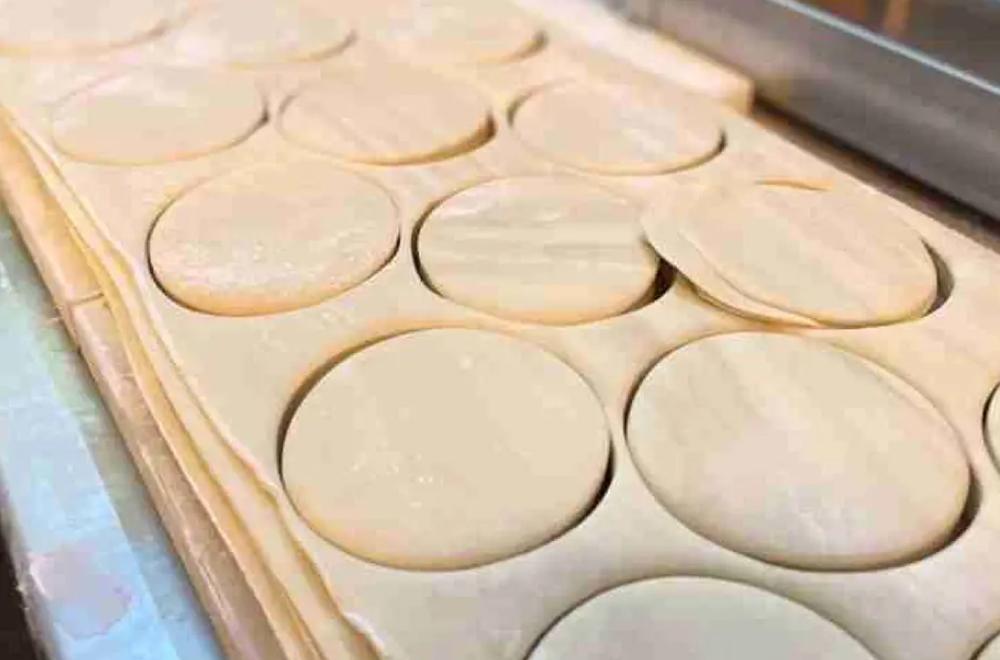【皮から手づくり】北海道 餃子皮命　ノーマル餃子[18個入×2袋] 【 餃子 ぎょうざ 冷凍餃子 加工品 冷凍 簡単調理 おつまみ つまみ 食品 グルメ お取り寄せ お取り寄せグルメ 旭川市 北海道 
