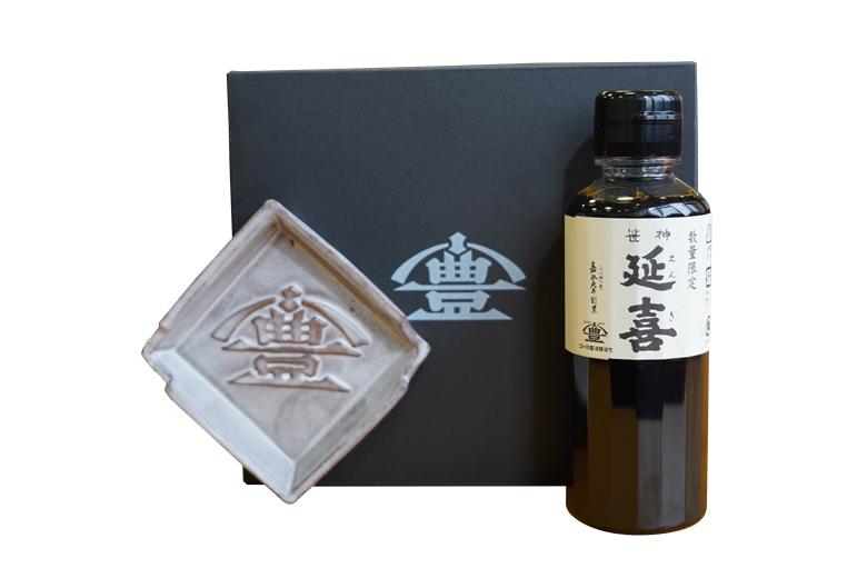 【老舗コトヨ醤油】 醤油皿＆笹神延喜200ml セット 安田瓦 箸置き 濃口醤油 本醸造 醤油 しょうゆ 杉桶 職人 手作業 贈答 調味料 1C18010